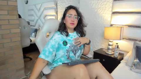 Snapshot of alissbluumm chatting on July 9, 11:31 pm alissbluumm online show from July 9, 11:31 pm