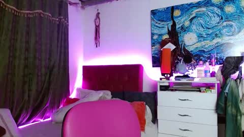 alissesallie_ online show from October 24, 2:08 am