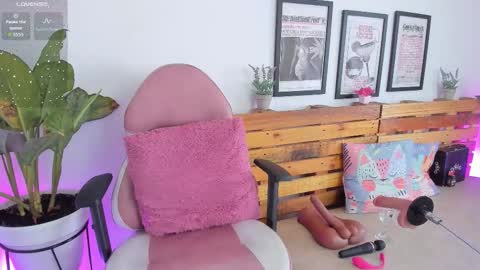 Alisson  online show from November 10, 8:30 pm