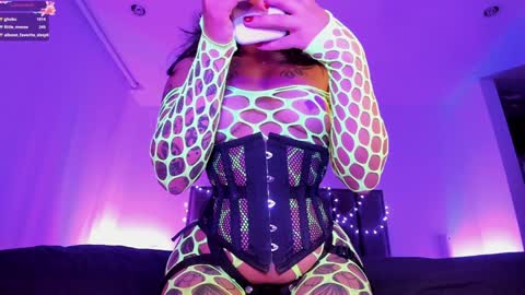 Snapshot of alisson_rocker chatting on January 27, 2:42 am online show from January 27, 2:42 am