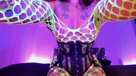 Snapshot of alisson_rocker chatting on January 27, 5:47 am online show from January 27, 5:47 am