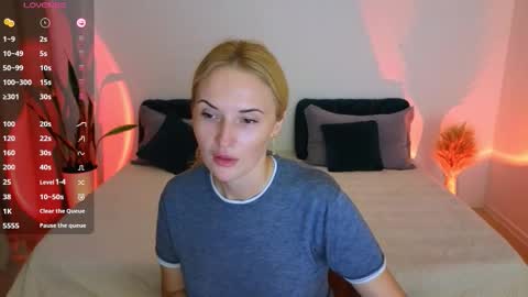 Snapshot of alisssarose chatting on October 4, 3:54 pm alisssarose online show from October 4, 3:54 pm
