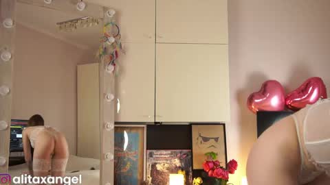 Snapshot of alitaangel_ chatting on April 5, 4:48 pm A L I T A online show from April 5, 4:48 pm