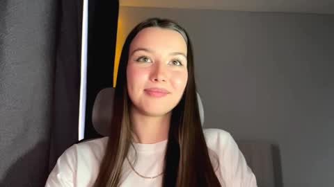 Snapshot of alitalapre chatting on November 19, 9:53 am Annie online show from November 19, 9:53 am