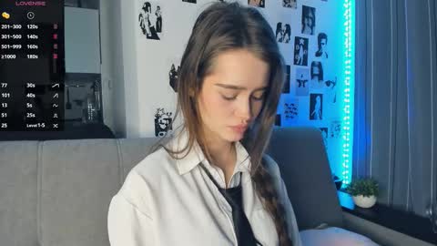 Alivia online show from November 12, 9:32 am