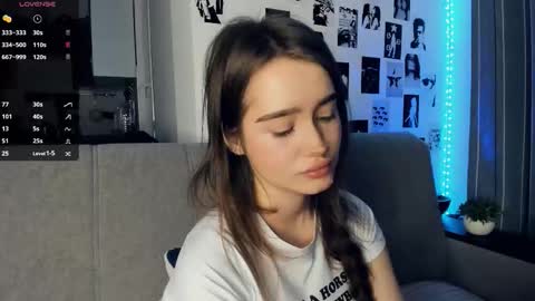 Alivia online show from November 25, 9:31 am