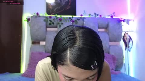 alix_kitty_ online show from April 13, 10:37 pm