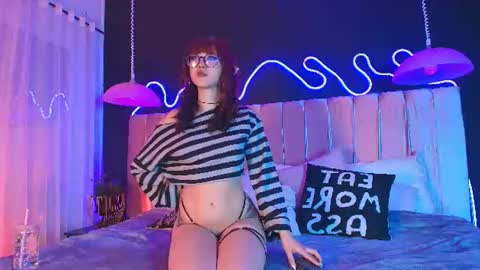Snapshot of alixx_von_d chatting on July 1, 11:34 am Ali online show from July 1, 11:34 am