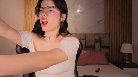 Snapshot of alkivamoon chatting on May 4, 6:59 pm alkivamoon online show from May 4, 6:59 pm