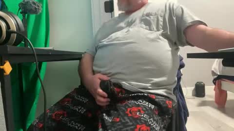 Allergictolove online show from January 4, 10:45 pm