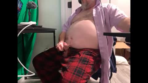 Allergictolove online show from February 27, 1:48 am