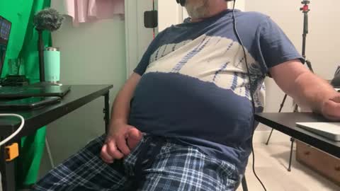 Allergictolove online show from September 14, 5:01 pm