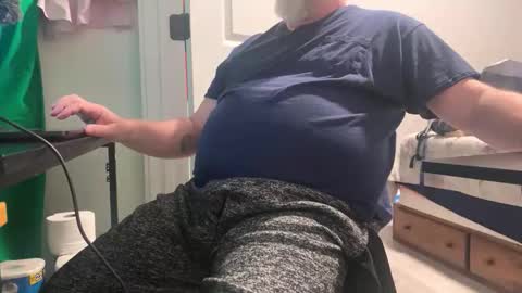 Allergictolove online show from February 9, 11:42 pm