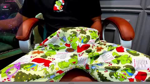 Snapshot of allessandrosantos chatting on December 25, 12:37 pm Help me reach 100 likes online show from December 25, 12:37 pm