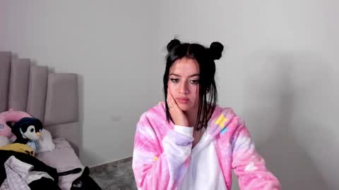 Snapshot of alli_cooper chatting on February 21, 1:22 am Ali online show from February 21, 1:22 am