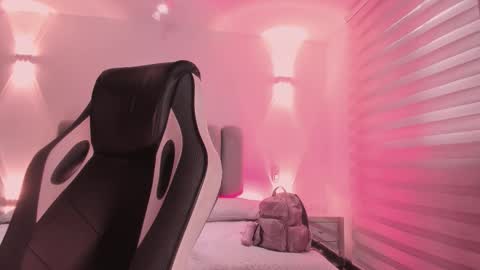 Snapshot of allicelover chatting on December 20, 12:01 pm ALLICE online show from December 20, 12:01 pm