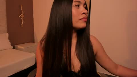 A L L I E online show from April 10, 3:01 am