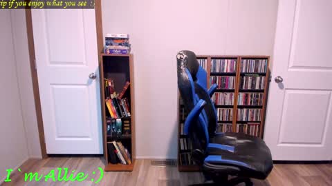 Snapshot of alliekat62 chatting on December 8, 6:39 pm Allie online show from December 8, 6:39 pm