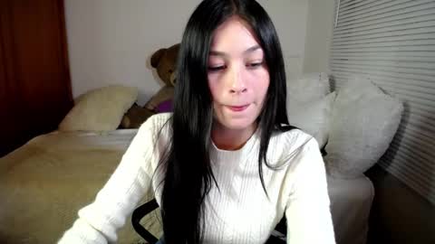 Snapshot of allierose_ chatting on December 28, 3:04 am Allie online show from December 28, 3:04 am