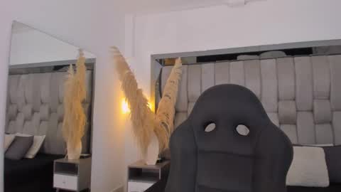    online show from March 3, 10:32 am