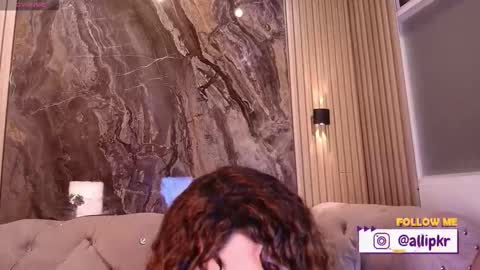 allison_parker1_ online show from November 25, 12:05 pm