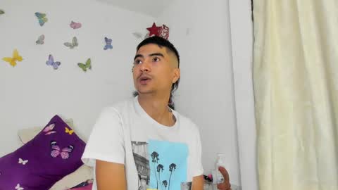 Snapshot of allisonjustingb chatting on December 24, 9:00 pm AllisonJustin online show from December 24, 9:00 pm