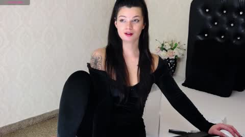 Snapshot of allisonn223 chatting on December 16, 11:28 pm Deea online show from December 16, 11:28 pm