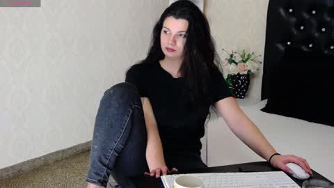 Snapshot of allisonn223 chatting on December 17, 9:16 pm Deea online show from December 17, 9:16 pm