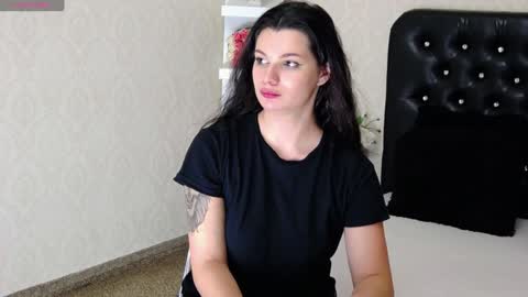 Snapshot of allisonn223 chatting on December 18, 12:32 am Deea online show from December 18, 12:32 am