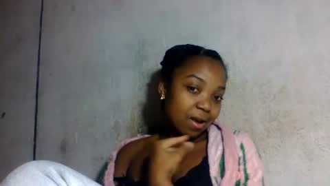 Snapshot of allizida01 chatting on June 16, 6:54 pm allizida01 online show from June 16, 6:54 pm