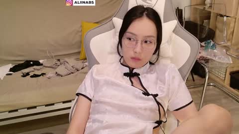 Snapshot of alllinaeve chatting on December 9, 11:36 am Alina online show from December 9, 11:36 am