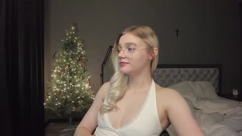 Snapshot of allotropp chatting on January 4, 7:44 pm ALOTROPP NOT BABY online show from January 4, 7:44 pm