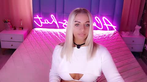 AlwaysHot online show from March 29, 2:11 am