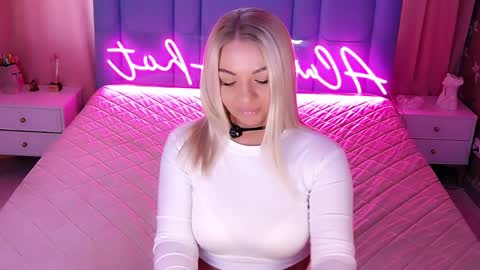 AlwaysHot online show from April 2, 2:20 am