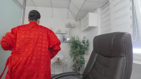         online show from May 28, 1:41 pm
