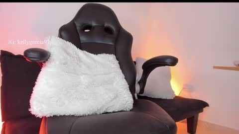 Kelly  online show from January 16, 3:24 pm