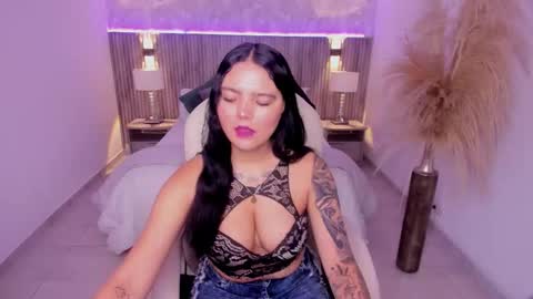 allyson_brownn online show from December 14, 11:48 am