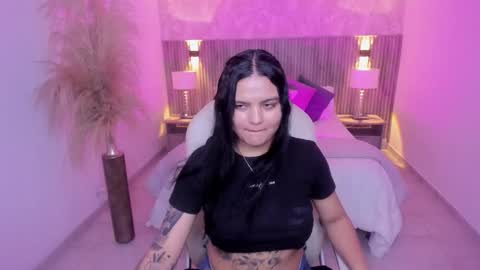 allyson_brownn online show from December 15, 8:24 pm