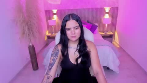 allyson_brownn online show from December 16, 7:19 pm