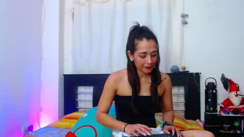 Snapshot of allyson_collins_ chatting on December 27, 11:10 pm Allyson collins online show from December 27, 11:10 pm