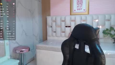 Allysa  online show from October 22, 11:15 pm