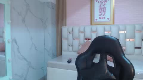 Allysa  online show from November 10, 8:30 pm