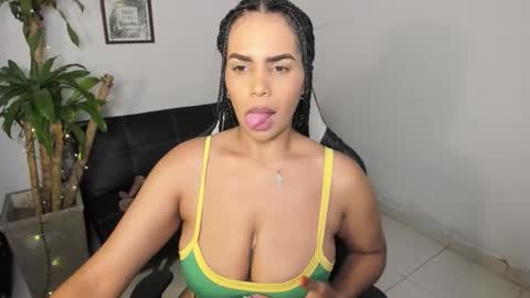 allyssann online show from February 25, 1:59 am