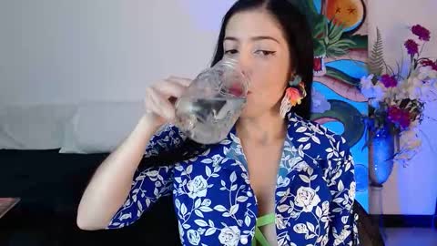 alma_art_ online show from November 25, 3:23 pm