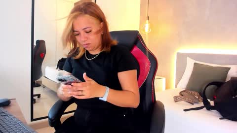 ALMA FENIX  online show from November 12, 12:27 pm