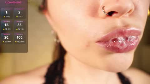 Snapshot of alma_yammy chatting on December 3, 4:27 pm Alma online show from December 3, 4:27 pm