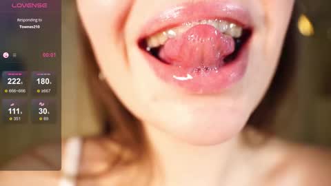 Snapshot of alma_yammy chatting on December 14, 5:18 pm Alma online show from December 14, 5:18 pm