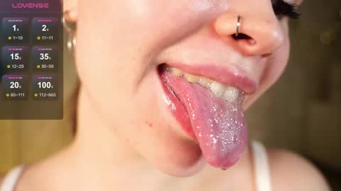 Snapshot of alma_yammy chatting on December 17, 5:41 pm Alma online show from December 17, 5:41 pm