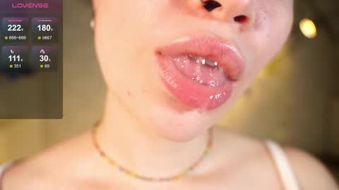 Snapshot of alma_yammy chatting on December 20, 4:47 pm Alma online show from December 20, 4:47 pm