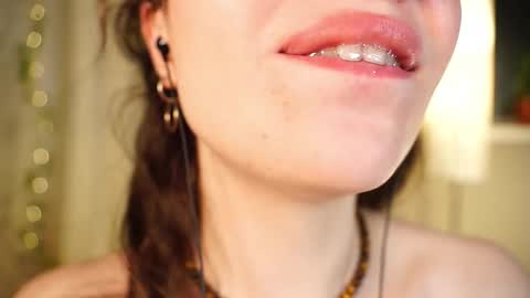 Snapshot of alma_yammy chatting on January 31, 7:11 pm Alma online show from January 31, 7:11 pm